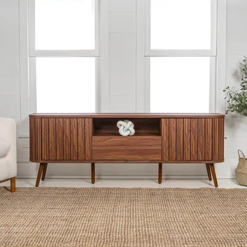 Meuble TV incurvé de ferme Finley de 178 cm avec tiroir et portes de rangement, compatible avec les téléviseurs jusqu'à 190,5 cm, avec gestion des câbles, par JONATHAN Y