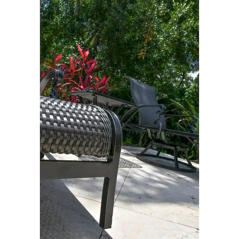 Bains de soleil pivotants Windermere Patio Motion en osier tout temps avec table d'appoint, ensemble de 3 - N/A