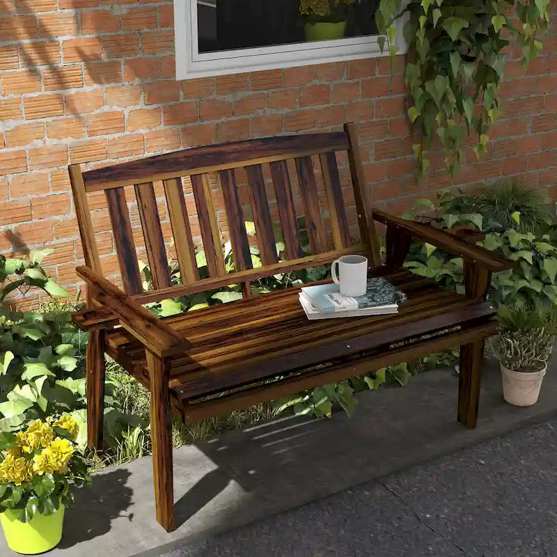 Banc d'extérieur en bois pour deux personnes avec accoudoirs porte-gobelets, assise et dossier à lattes